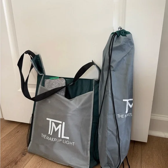 The Makeup Light with Adjustable Stand - Picture 3 of 4